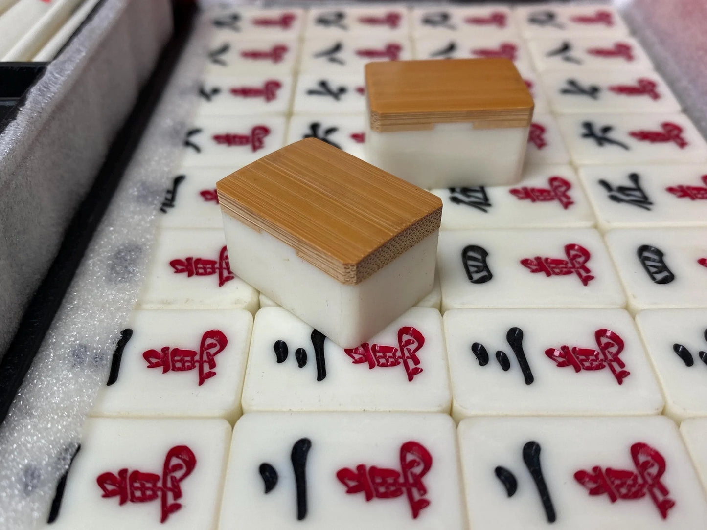 Japanese Mahjong & Bamboo Back Tiles Riichi Set, Showa Retro 2 Red Fives Aka Dora Mah Jongg, Heavy 5.6lbs