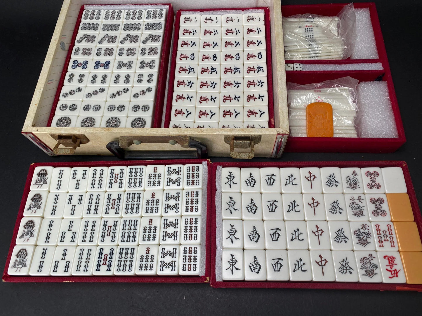 RARE Riichi Mahjong, Japanese MVC Mah Jong Set, Brand Geimudo, 4 Red Fives Aka Dora, White portable Big Unique Case, Tile dealing game