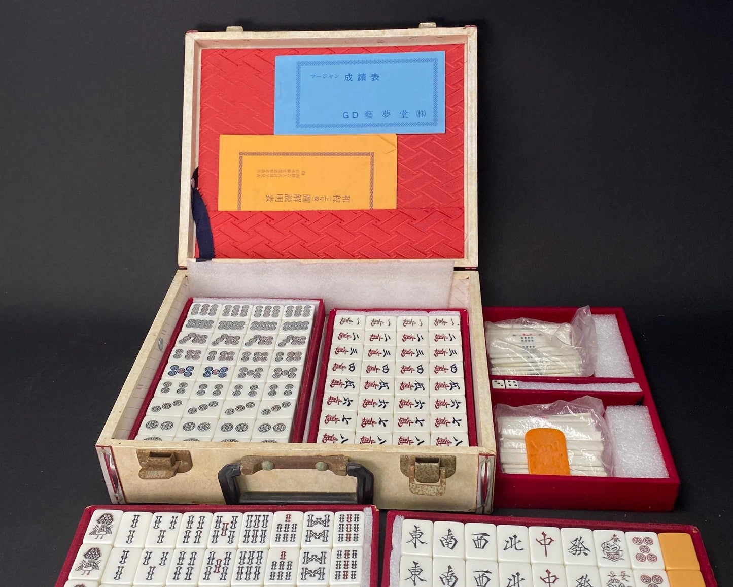 RARE Riichi Mahjong, Japanese MVC Mah Jong Set, Brand Geimudo, 4 Red Fives Aka Dora, White portable Big Unique Case, Tile dealing game