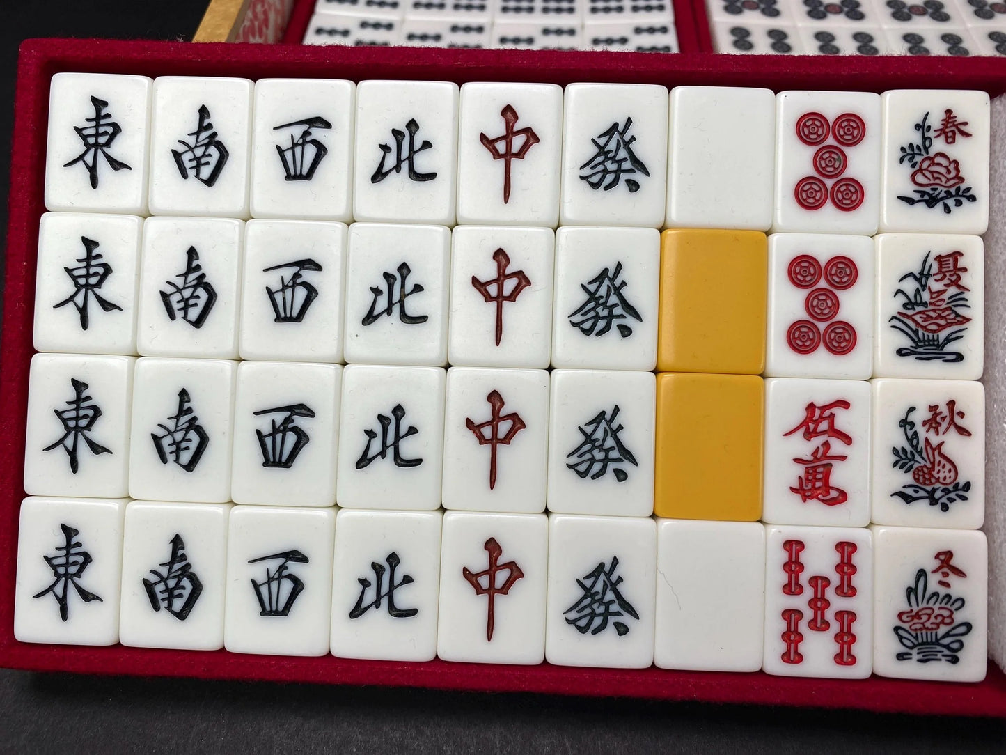 RARE Riichi Mahjong, Japanese MVC Mah Jong Set, 4 Red Fives Aka Dora, White portable Big Unique Case, Tile dealing game