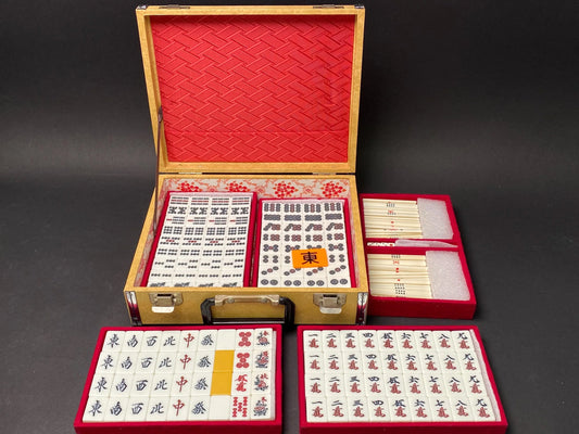 RARE Riichi Mahjong, Japanese MVC Mah Jong Set, 4 Red Fives Aka Dora, White portable Big Unique Case, Tile dealing game