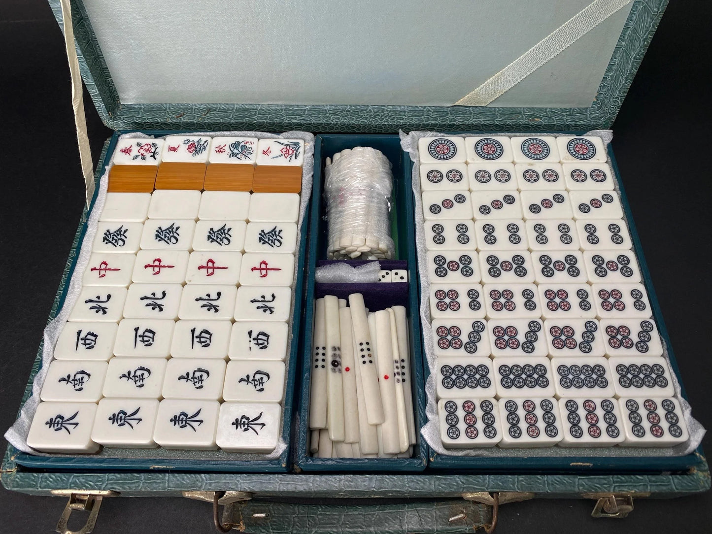Antique Japanese Mah Jong Bamboo Back Tile Set with Wooden Case Tile, dealing game Vintage, blue portable case