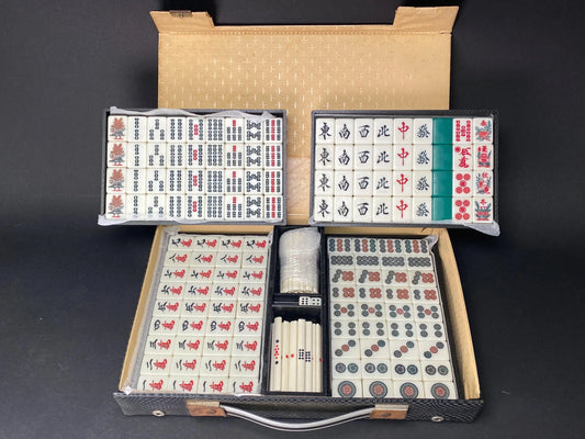 Japanese Riichi Mahjong tile Set: 4 Aka Dora, Green Back Resin Tiles Vintage MVC Mah Jong in Black Case, Made in Japan, Fast Ship USA
