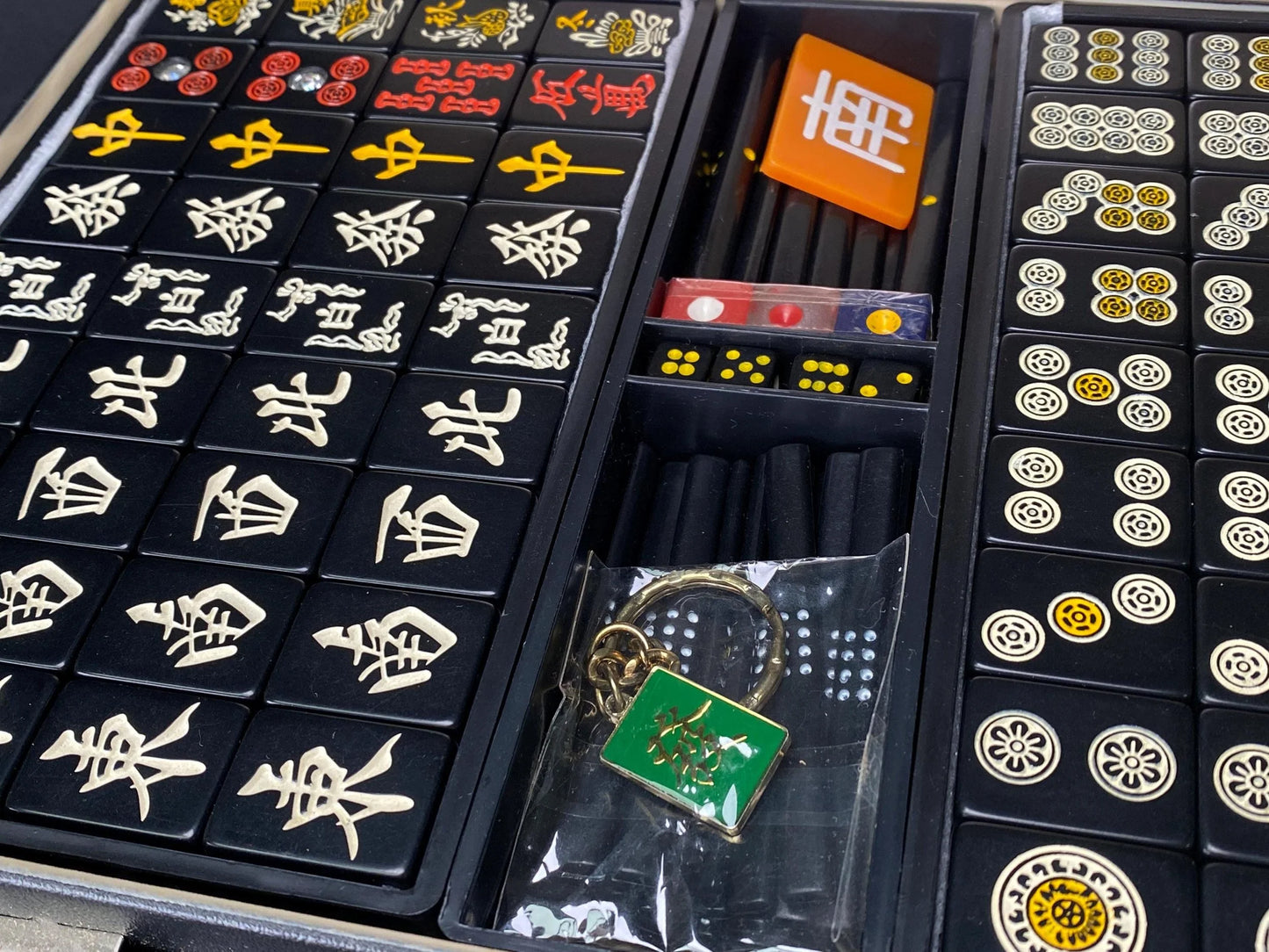 Black Kuro-pai Riichi Mahjong Set with Red Fives