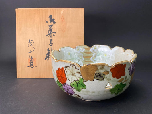 Shigeyama Japanese Kashibachi Bowl, Vintage Hand-Painted Autumn Leaves Scalloped Rim Cut-Out Dessert Bowl, Original Wood Box