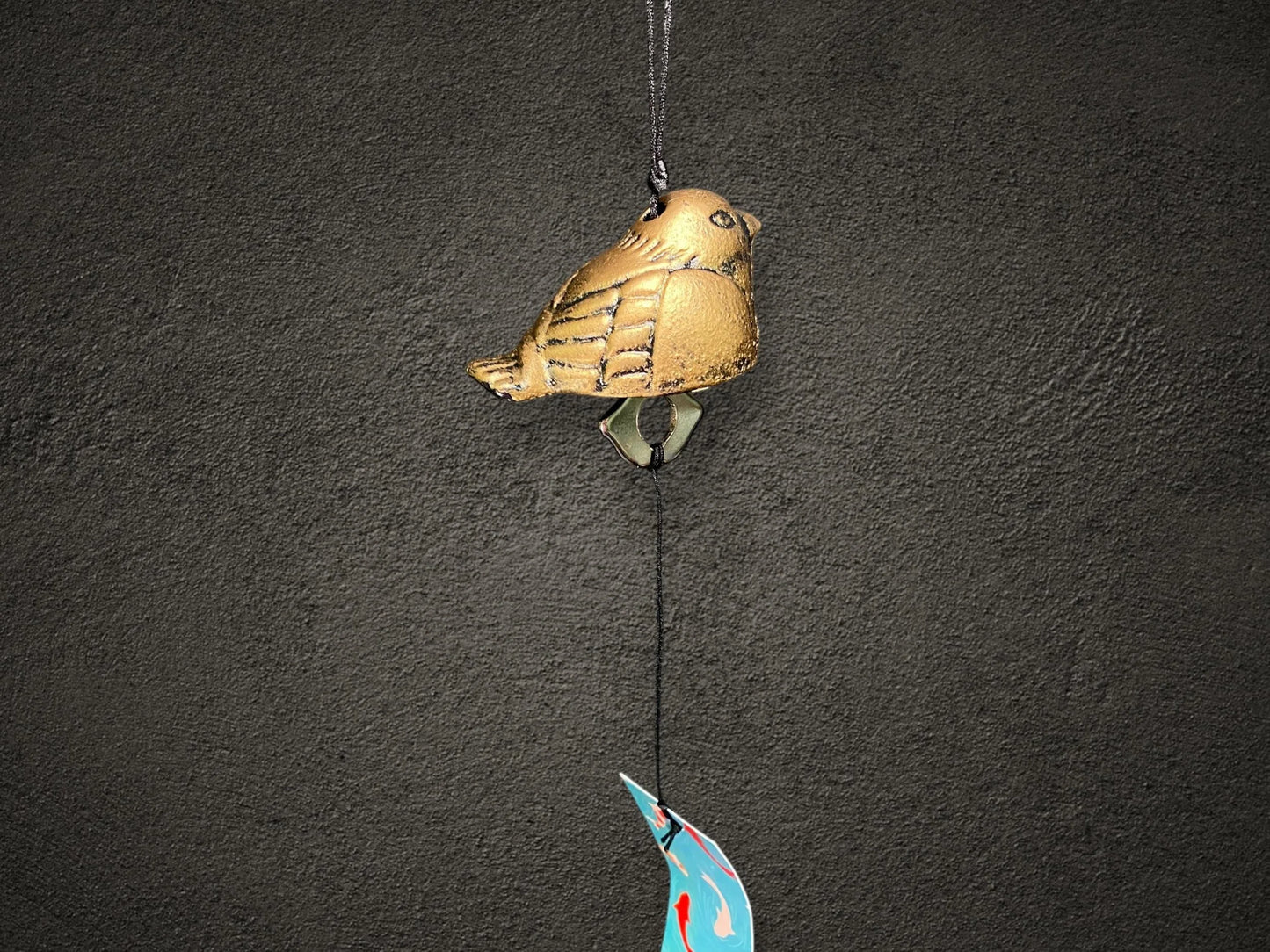 Cast Iron Wind Chimes Bell Sound, with 3 wind tails, New Gold Sparrow, Goldfish, Whale Garden Decor bell