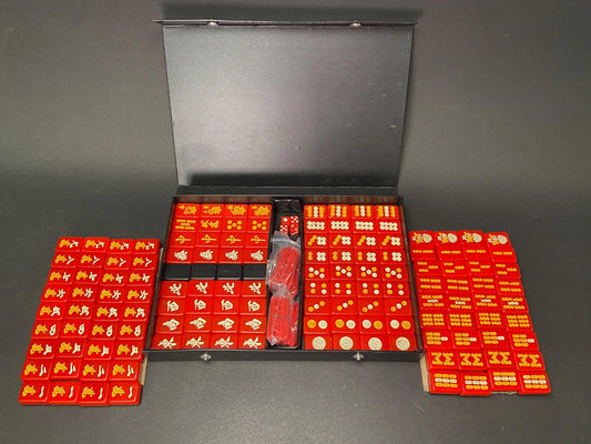 Japanese MVC Riichi Red Mahjong Black Tile Set: Aka Dora 4 Red Fives, Vintage red mahjong Tiles and Vinyl Case