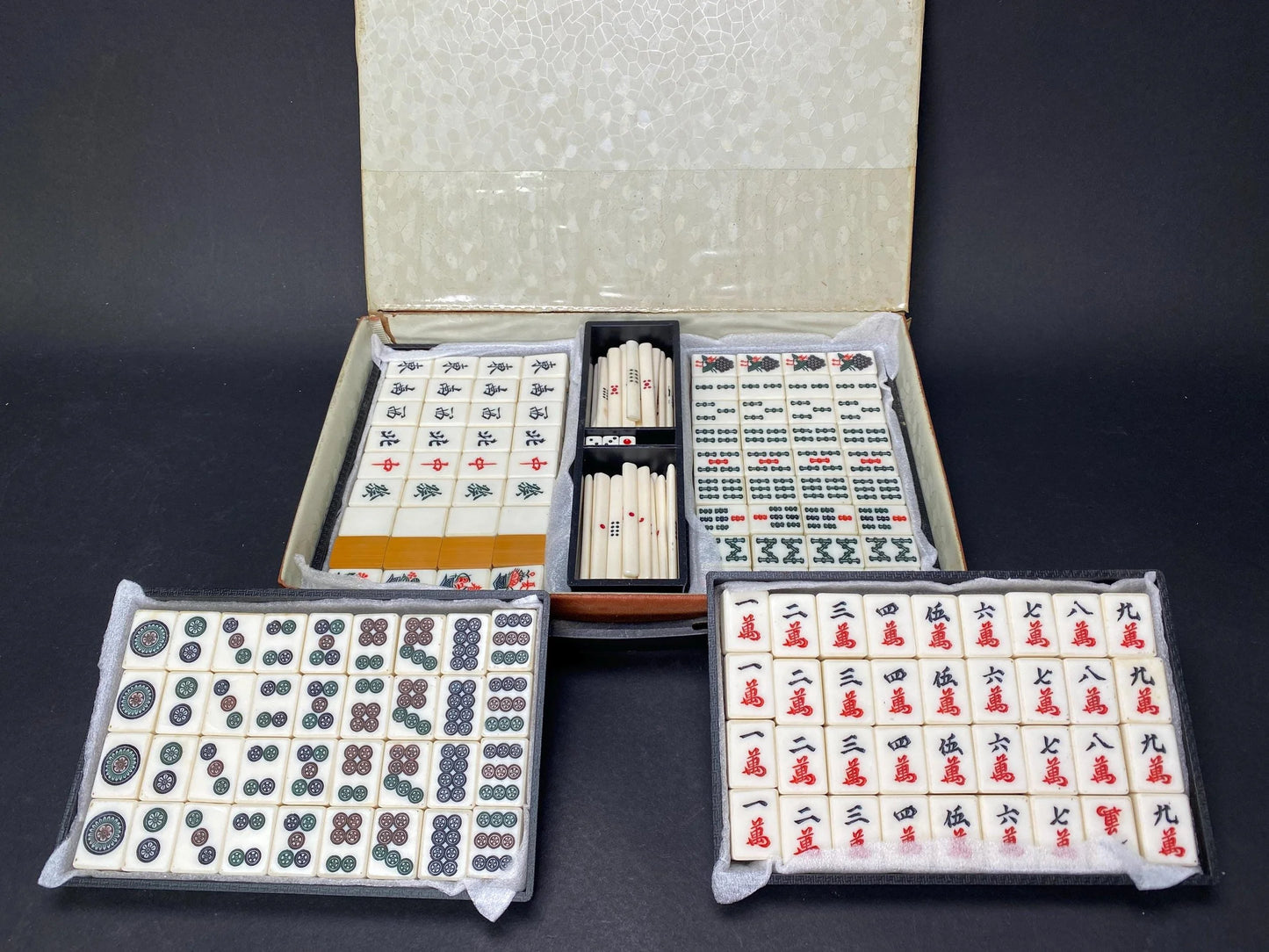 Antique Mah Jong & Bamboo Back Tile Set, with brown Case Tile, Japanese dealing game mahjong,  portable box