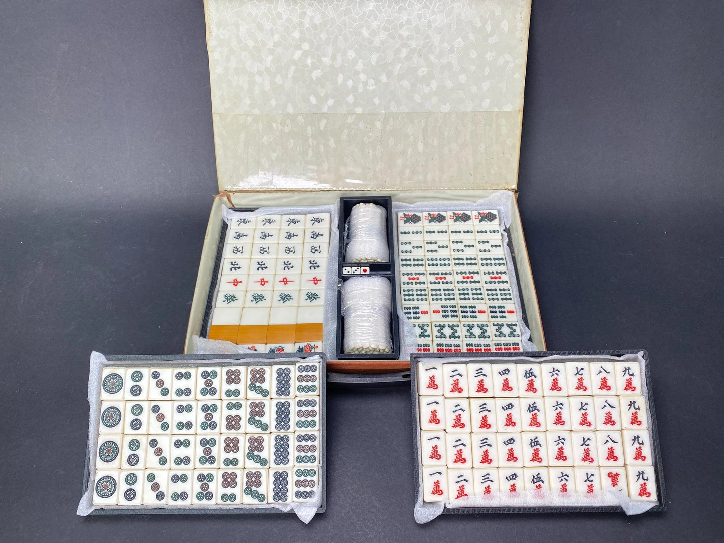 Antique Mah Jong & Bamboo Back Tile Set, with brown Case Tile, Japanese dealing game mahjong,  portable box