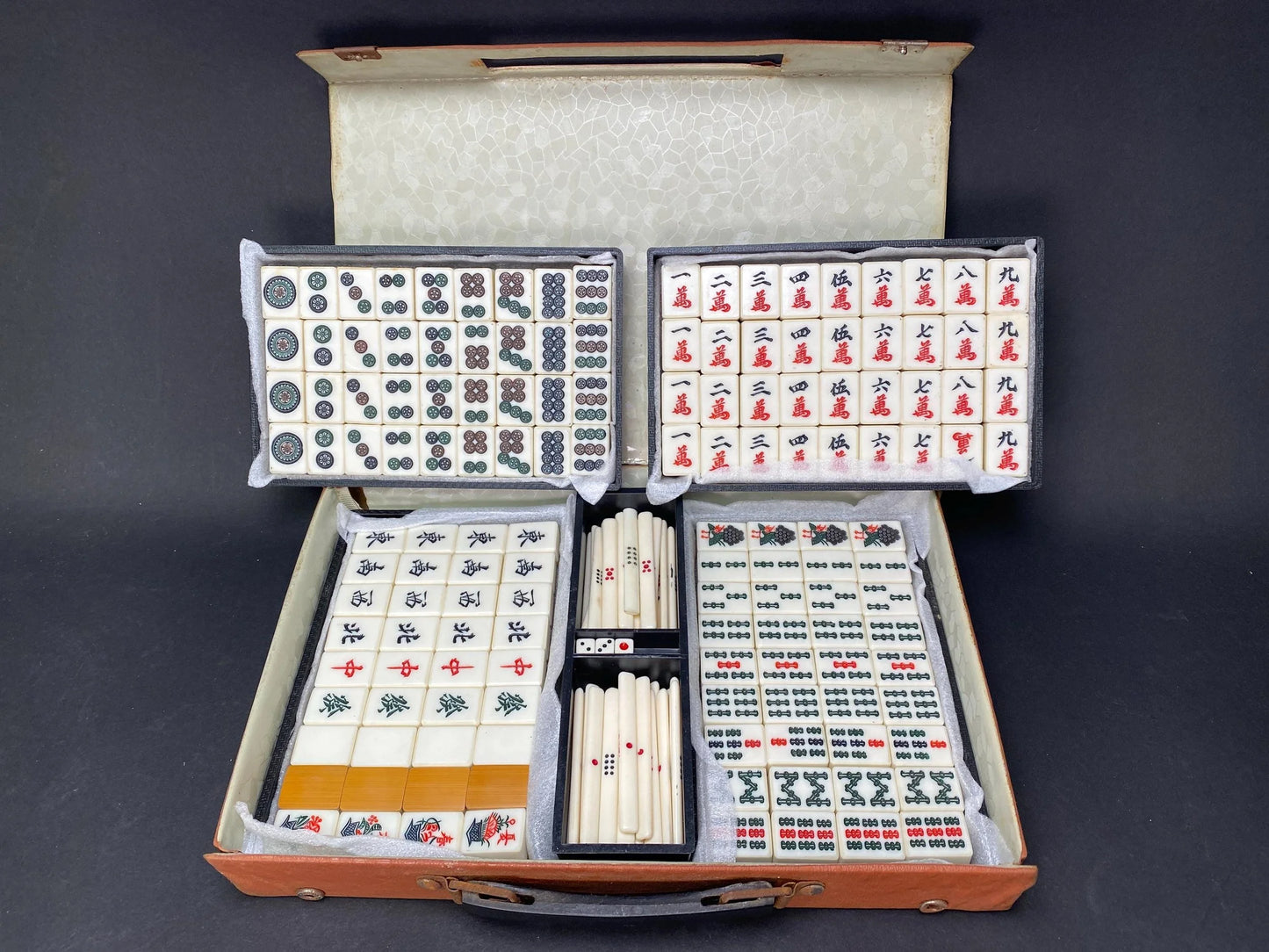 Antique Mah Jong & Bamboo Back Tile Set, with brown Case Tile, Japanese dealing game mahjong,  portable box