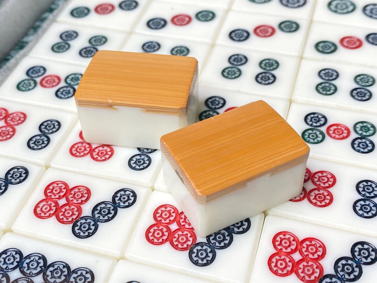 Vintage Japan Mah Jong Bamboo Back Tile Set with faux leather pattern Case, Showa Retro Japanese dealing game, Riichi mahjong tile set